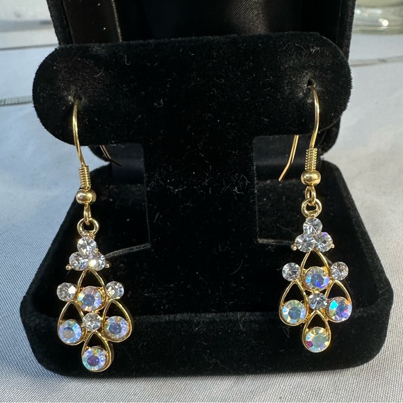 Dainty feminine goldtone drop rhinestone earrings - Picture 6 of 6